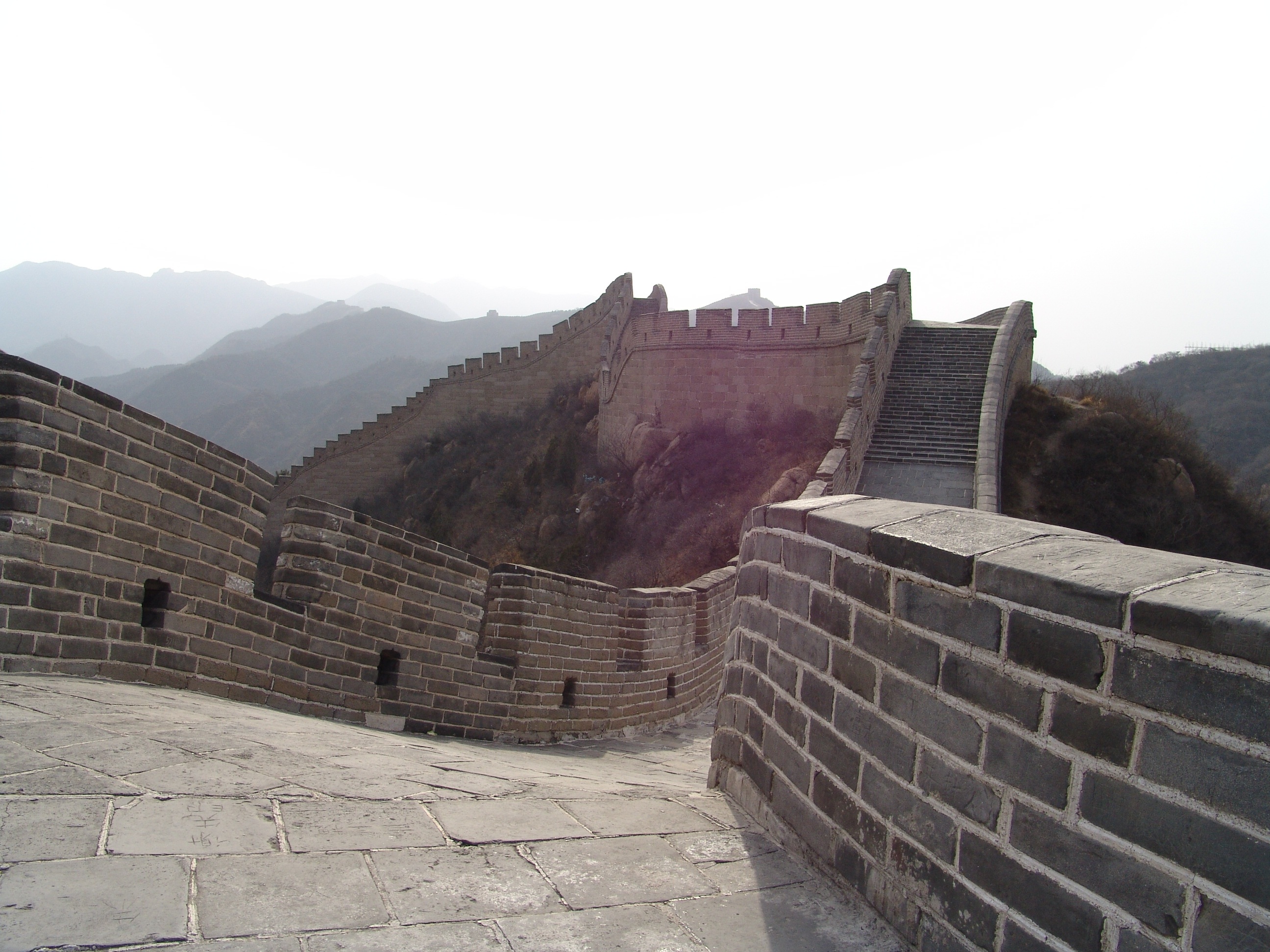Великий стена узбек. Руины Великой китайской стены. Великая китайская стена разрушенная. Великая китайская стена невосстановленная. Великая китайская стена невосстановленный участок стены.