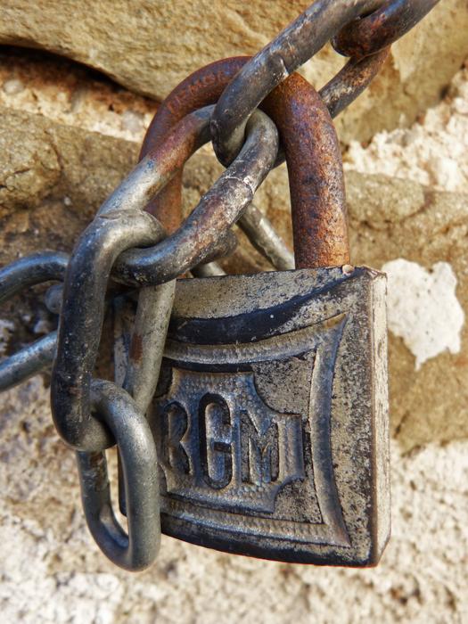 Padlock String Old
