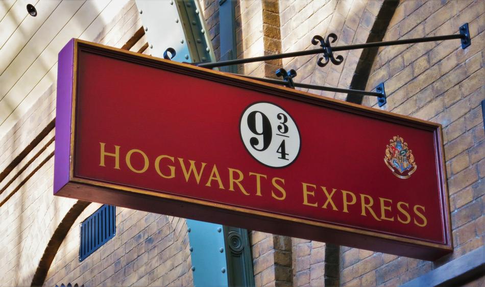 harry potter platform at the train station