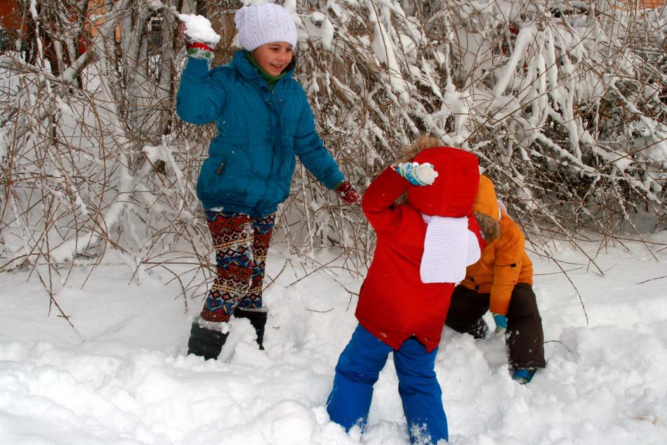 Kids Play Snow