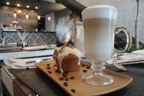 milkshake with dessert