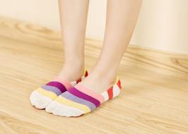colored toe socks