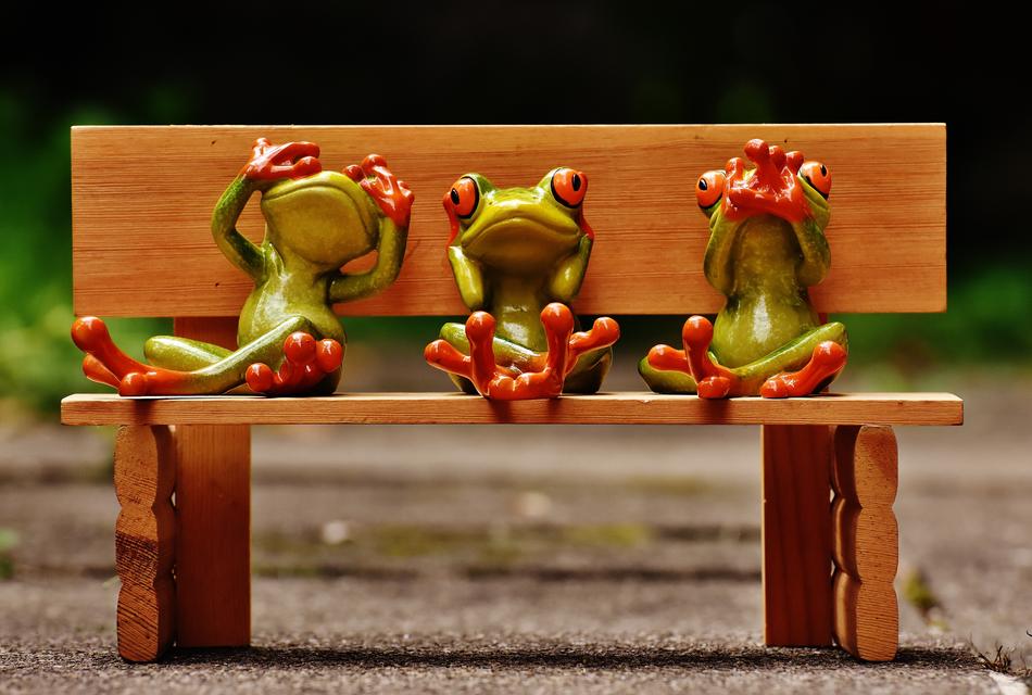 three Frogs on bench, funny figurines, hear no evil, see no evil, speak no evil