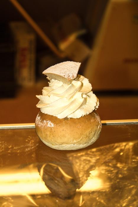 Wheat Roll Confectionery Cream