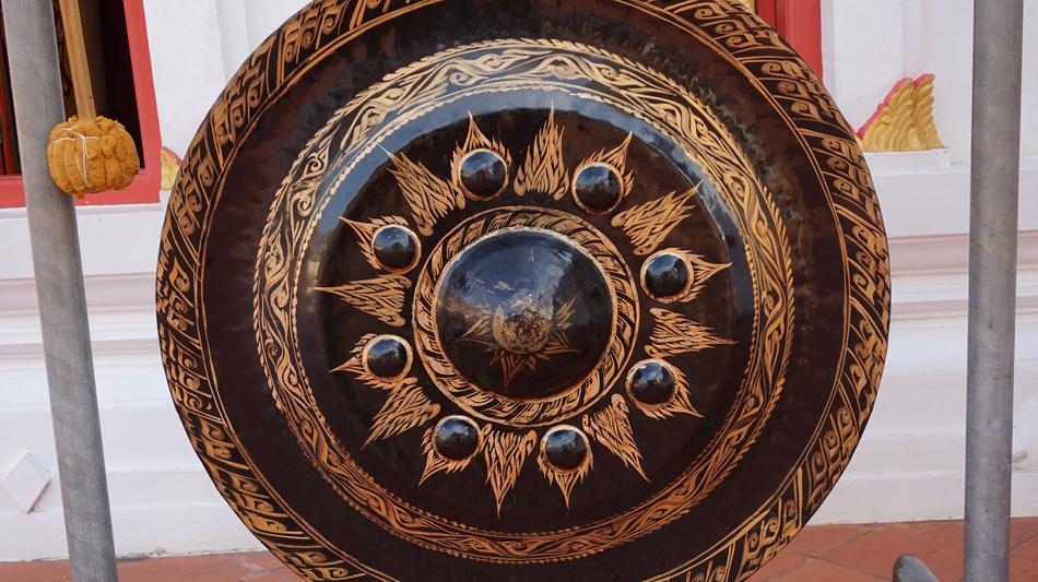 Gong Hit Circle Religious