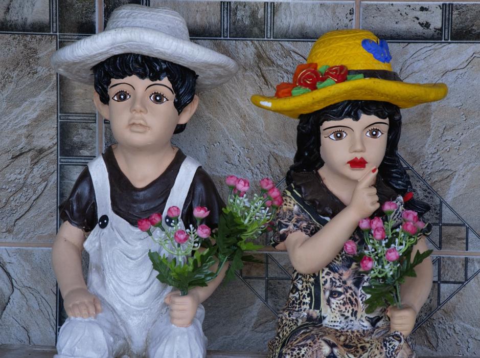 cute couple sculptures outside the house