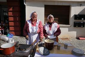 happy people cook