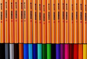 colored drawing pens