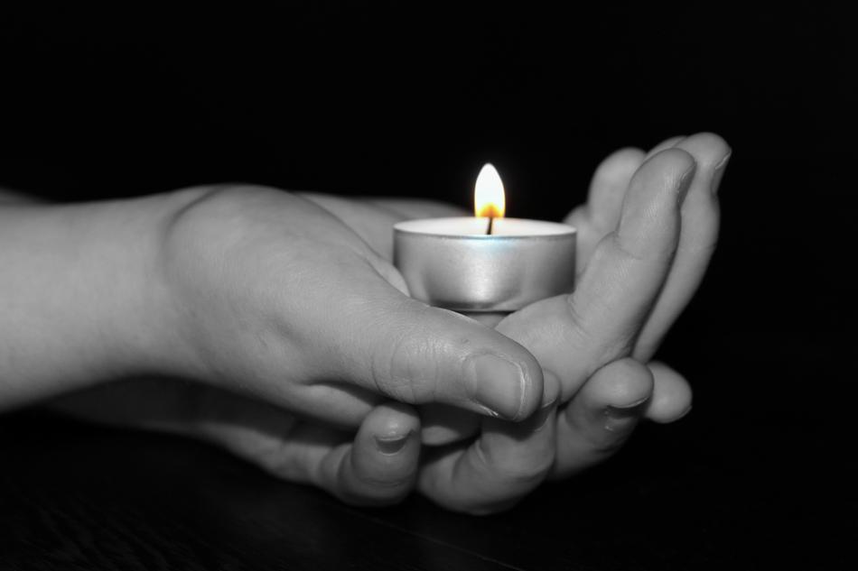 hands hold a candle