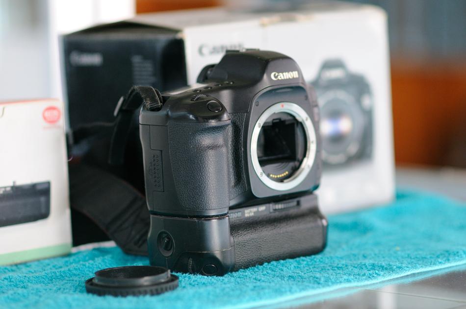 Shiny, black 'Canon' camera with the box, in light