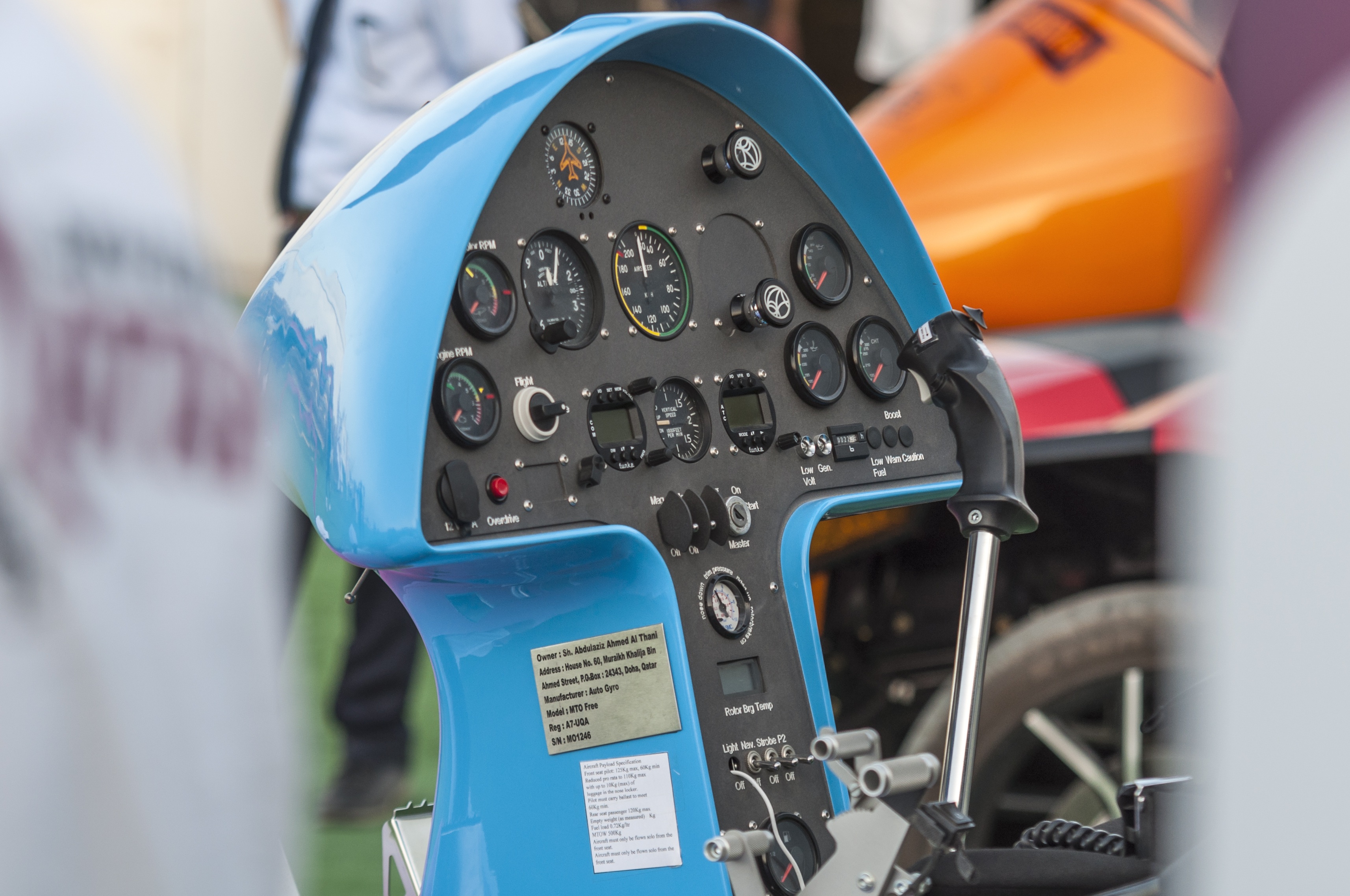 Field control. Приборная панель вертолета ми-8. Пульт управления самолетом кабина. Управление вертолетом. Вертолет на панель в машину.