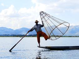 Single-Leg-Rowers Fisherman Rowing