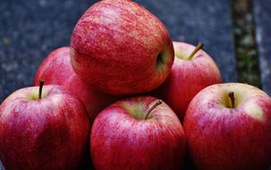 ripe Red Delicious Apples