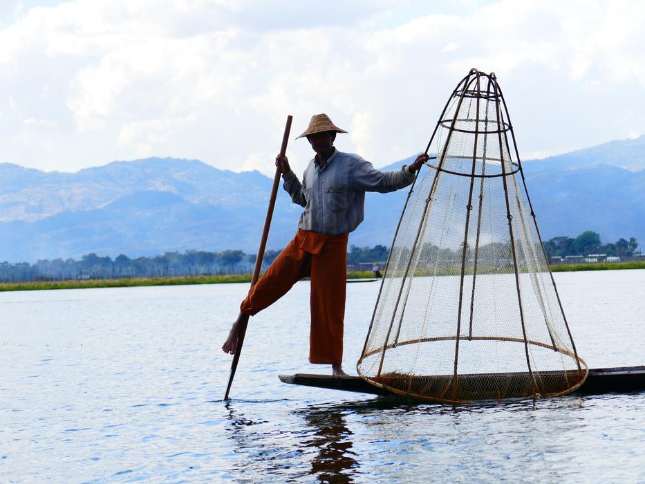 Single-Leg-Rowers Fisherman Rowing