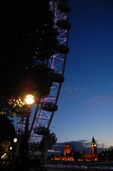 Ferris wheel in the evening