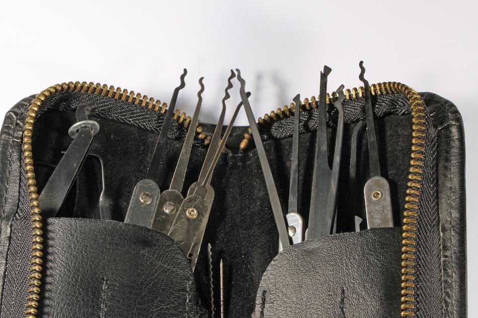 Key repair tools in a case
