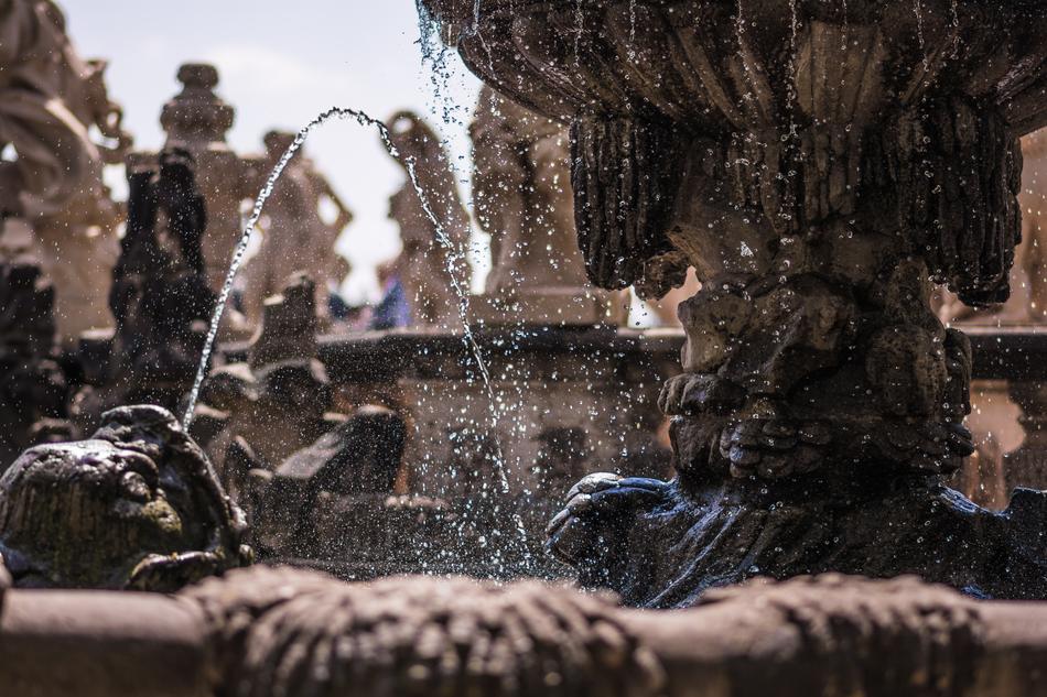 Large Splashes of Water Unusual Fountain Dresden