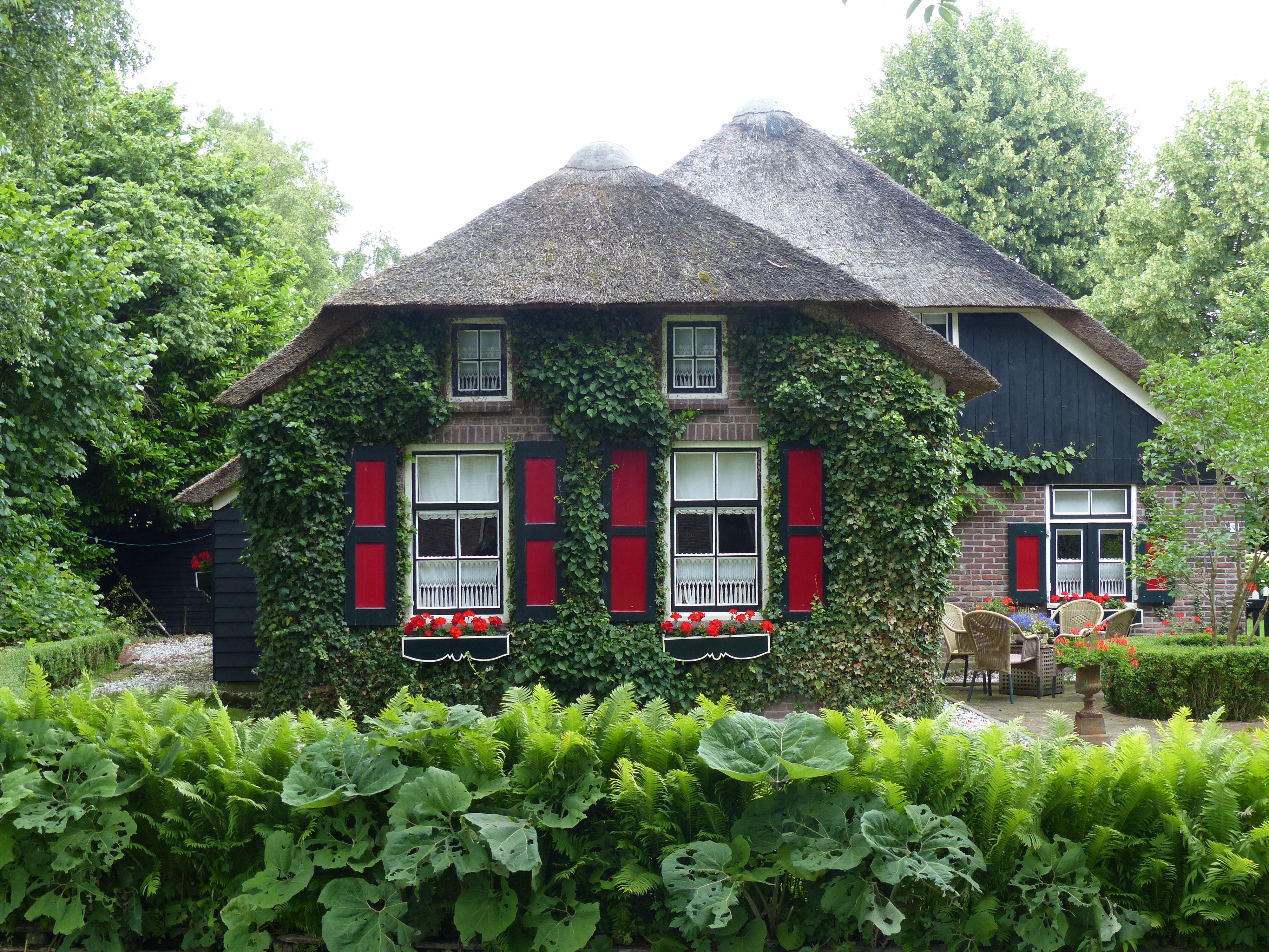 Village house. Небольшой деревенский домик. Маленькие сельские домики. Маленькие домики в голландском стиле. Маленькие Деревенские дома.