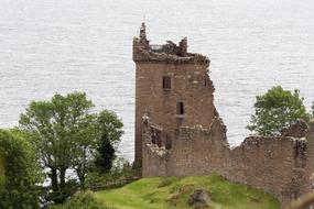 an old castle in the middle of the trees