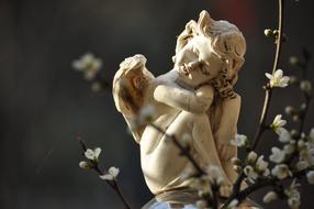 stone angel in the garden