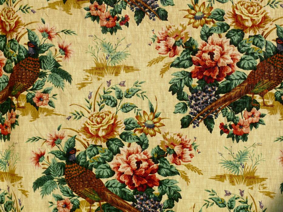 beautiful pattern of flowers on the wallpaper