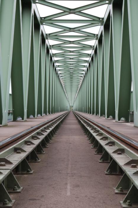 Tracks Symmetry