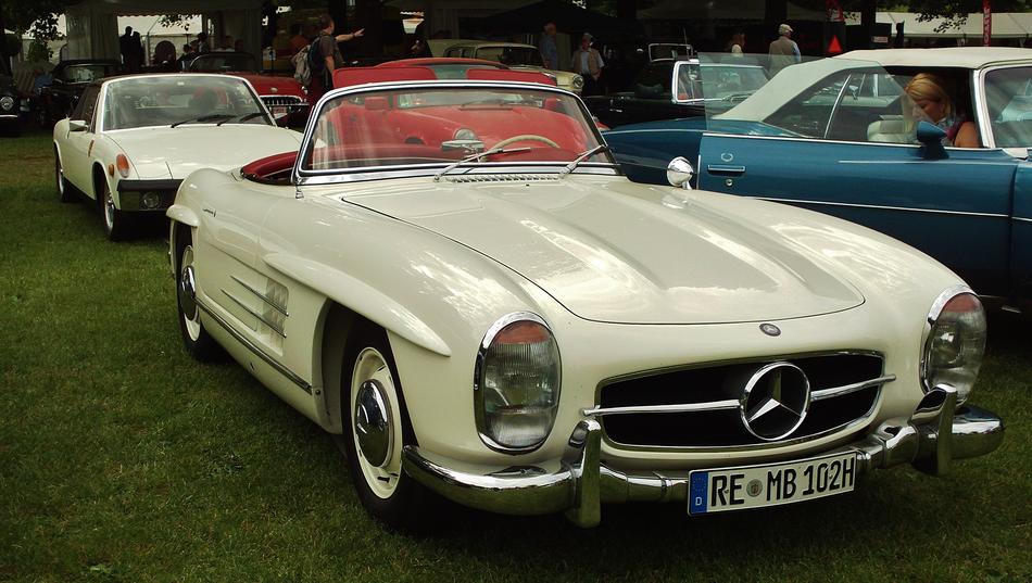 Mercedes Machine Retro