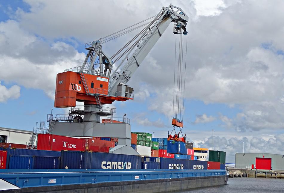 dock ship with crane