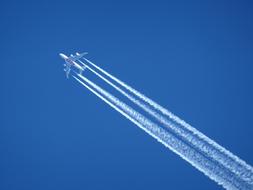 vapor trail from an airplane flying