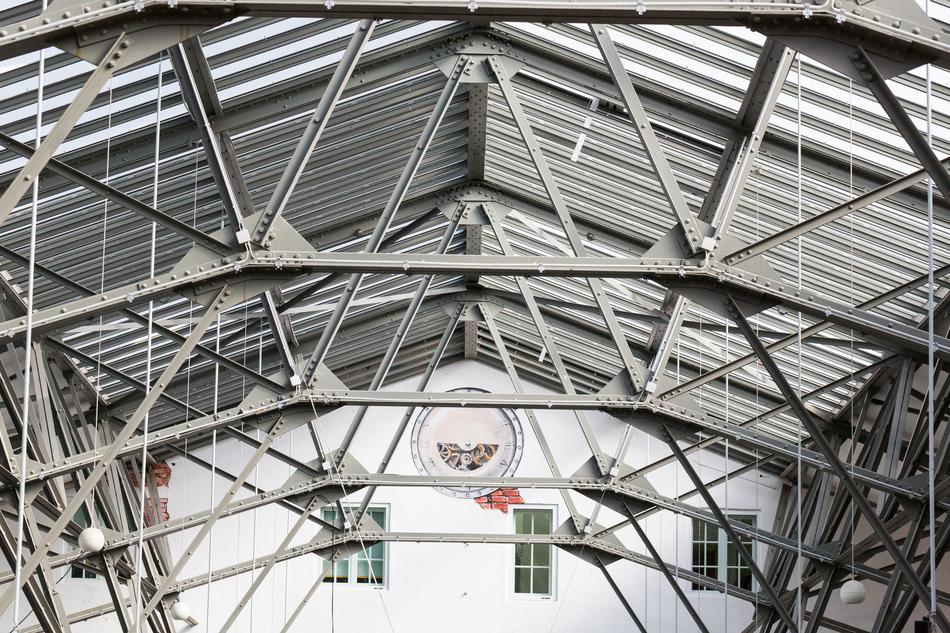 Hall Crane Metal
