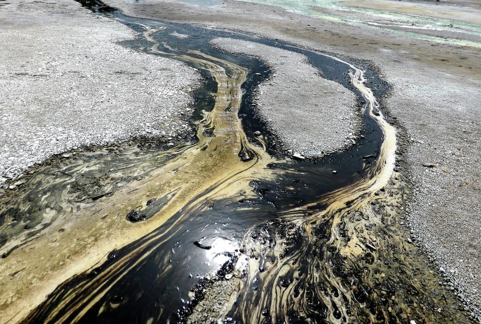 Flow of the oil, in the mud, on the ground