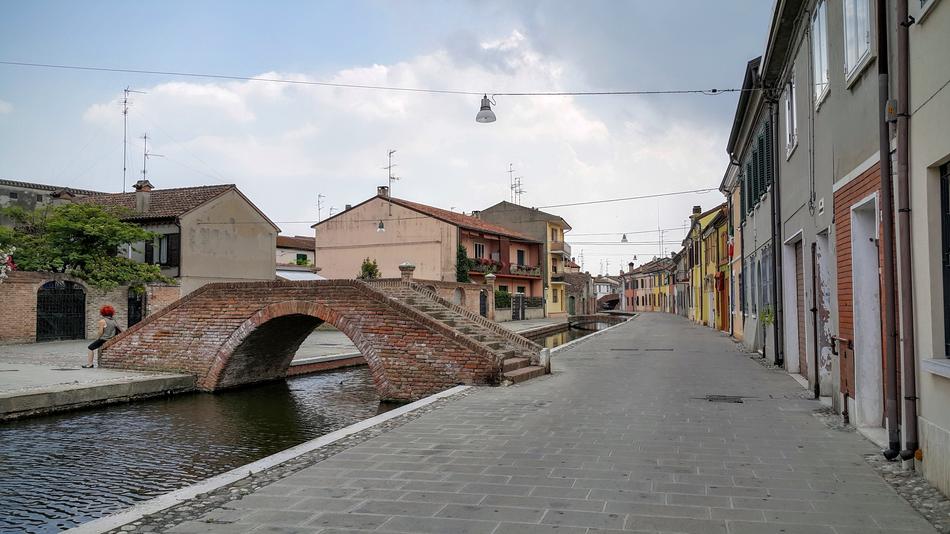 a cozy street with a bridge by the houses
