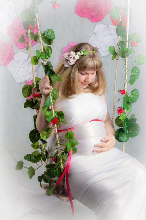 Pregnant Swing Child Waiting
