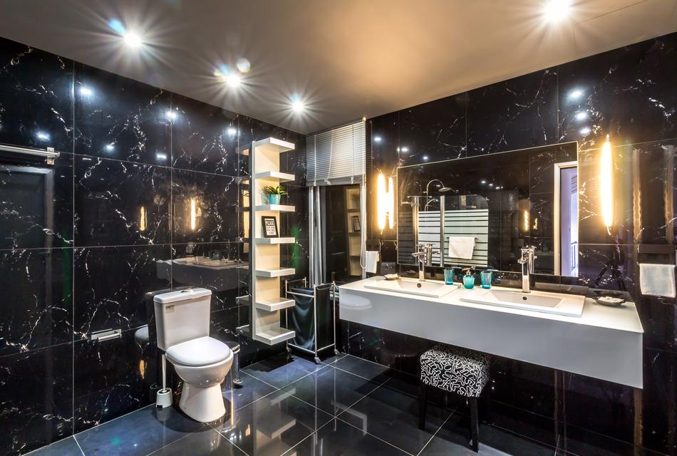 comfortable modern bathroom