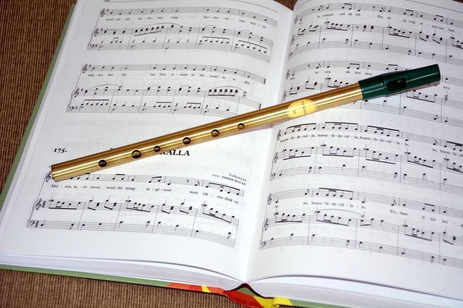 Music note and Irish Flute