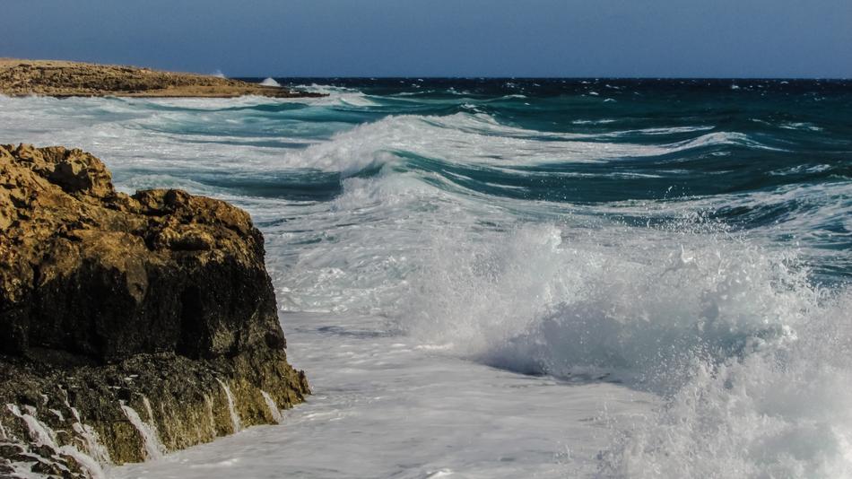 sea waves with rocks