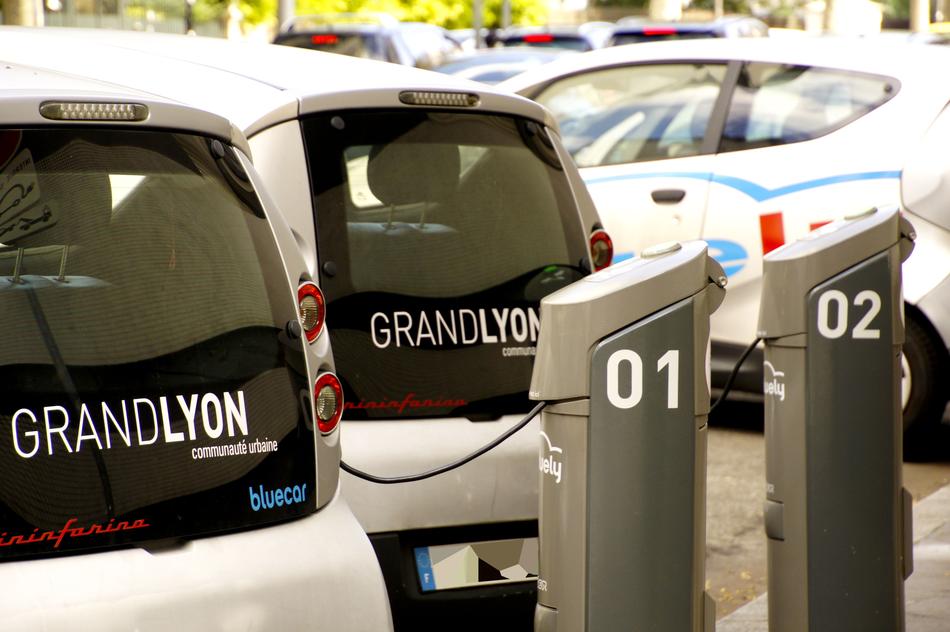 Lyon Electric Cars on Station