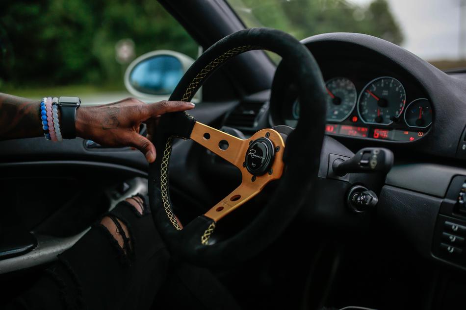 a man hand at the wheel of a car