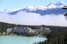 hotel on the shore of lake louise against the backdrop of mountains in Canada