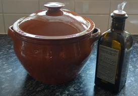 Ceramic oil cookware