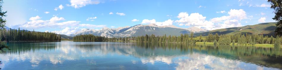 Jasper Lake Beauvert in Canada