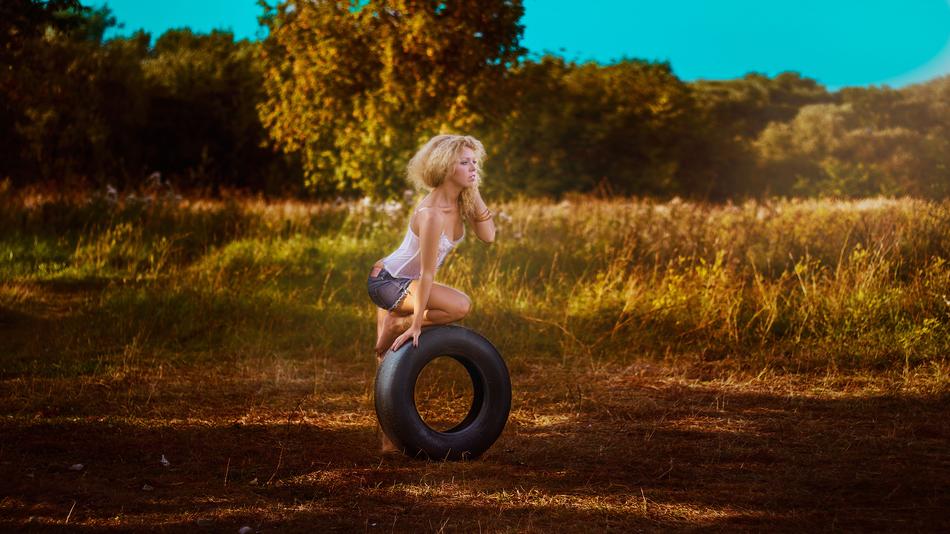 Girl With A Wheel Photoshoot In