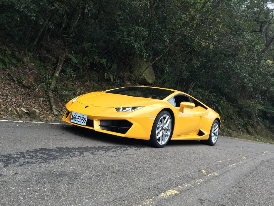 Car Lamborghini Yellow