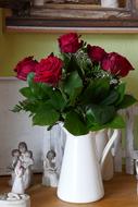 bouquets of roses in a vase on the table