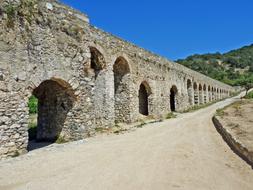 photo of the aqueduc at Pierre-Benite, France
