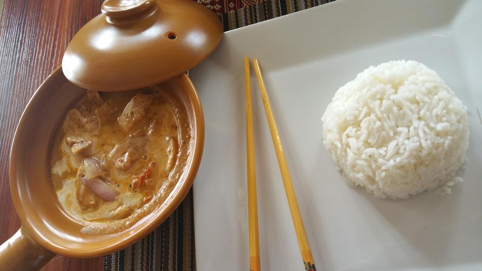 Rice cake with vegetable sauce