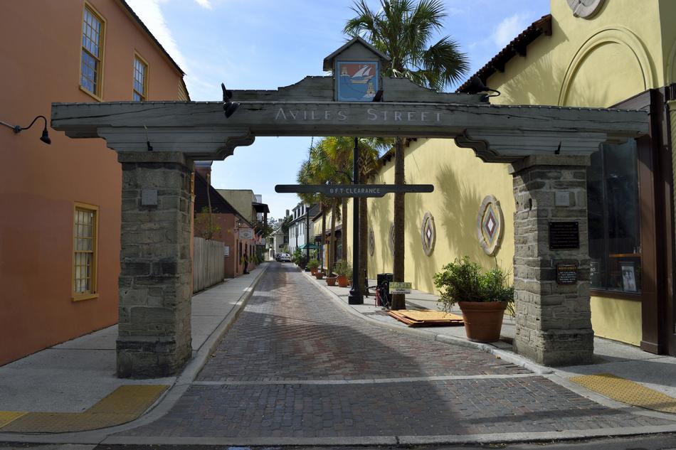 stone arch on the street platform