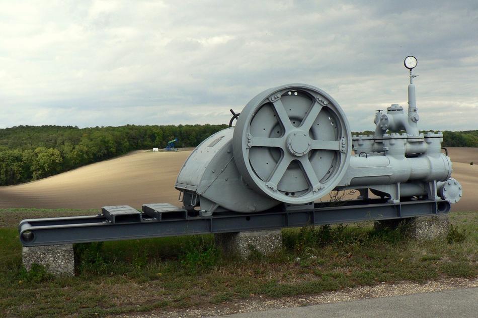 Machine Country Oil