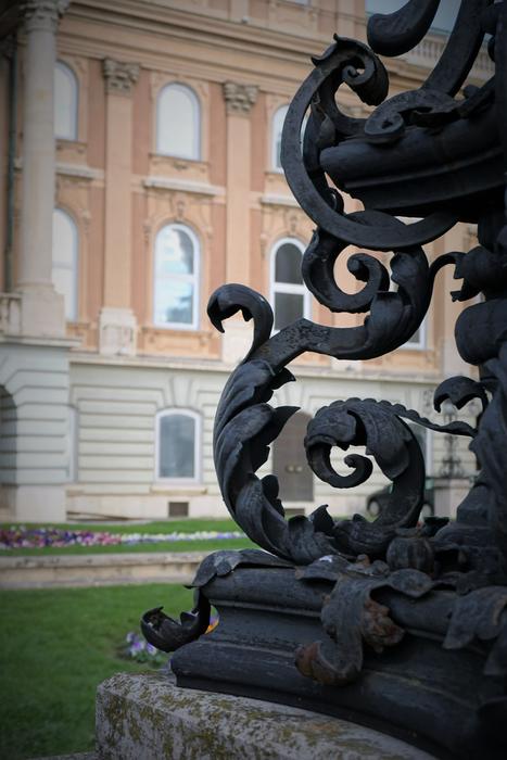 A beautiful sculpture near the house