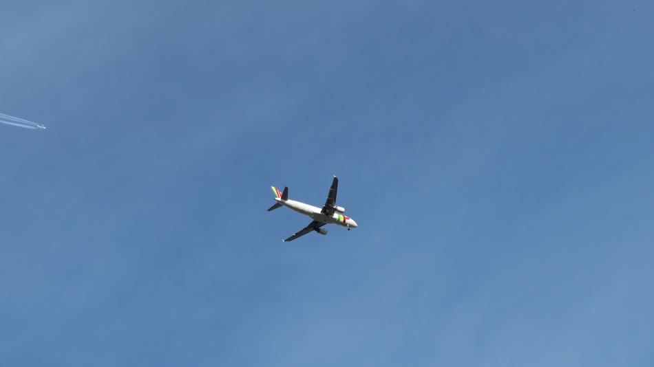 Aircraft Chemtrails Contrail